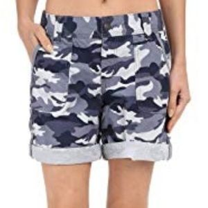 Carhartt Women's Camo shorts Size 10 NWT